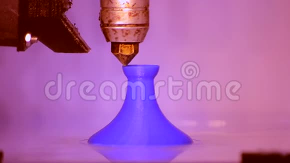 自动3D打印机在实验室进行塑料建模视频的预览图