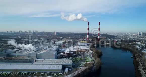 垃圾焚烧厂有吸烟烟囱的垃圾焚烧厂环境污染问题视频的预览图