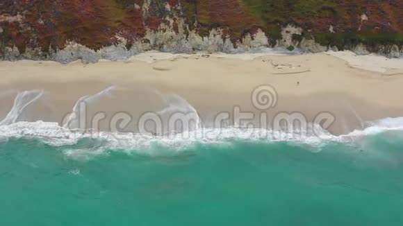 北加利福尼亚太平洋和风景海滩的鸟瞰图视频的预览图