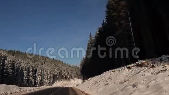下雪的路视频的预览图