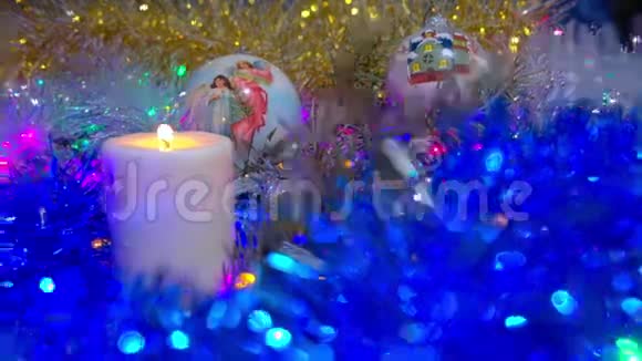 带有蜡烛和灯光的圣诞作文视频的预览图