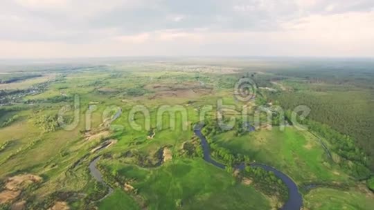 河流全景高空视野4k30fps视频的预览图
