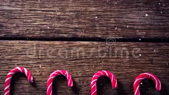 降雪与圣诞糖果装饰视频的预览图