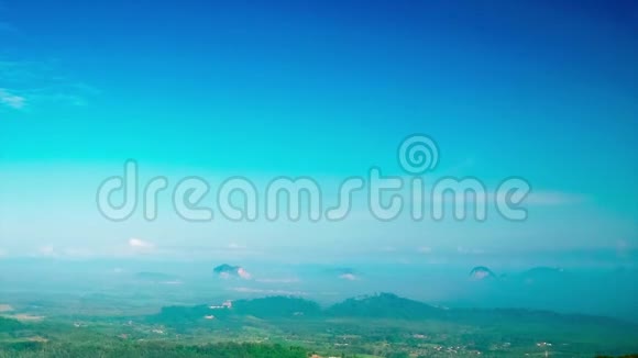从马来西亚Perlis的山丘上消失的美好时光视频的预览图