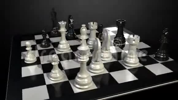把国王放在棋盘上棋子落下来动画视频的预览图
