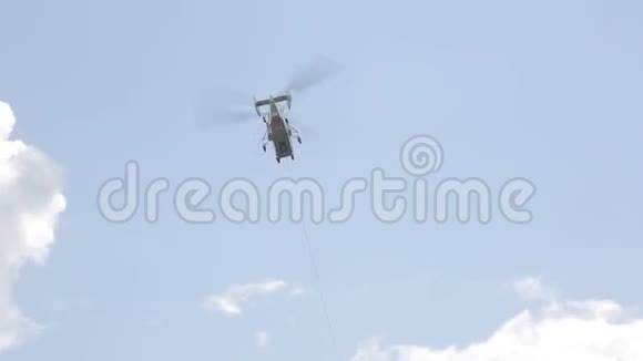 施工安装工作直升机视频的预览图