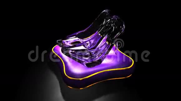 黑色背景下的闪亮玻璃拖鞋视频的预览图
