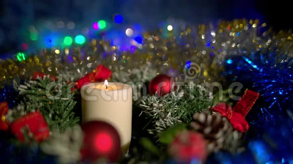 带有蜡烛和灯光的圣诞作文视频的预览图