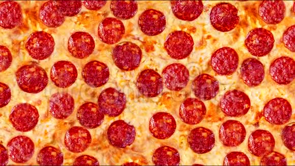 背景意大利辣香肠披萨的视频录像视频的预览图
