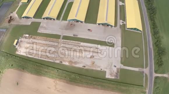 工业农场鸟瞰图视频的预览图