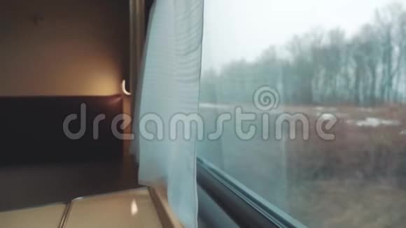 内部生活方式货车铁路车厢内的火车车厢概念火车旅行美丽的景色视频的预览图