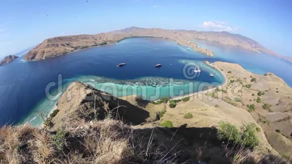 科莫多国家公园的岛屿和珊瑚礁视频的预览图