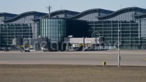 阿斯塔纳国际机场视频的预览图