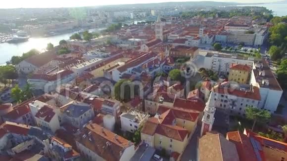 鸟瞰扎达尔老城区视频的预览图