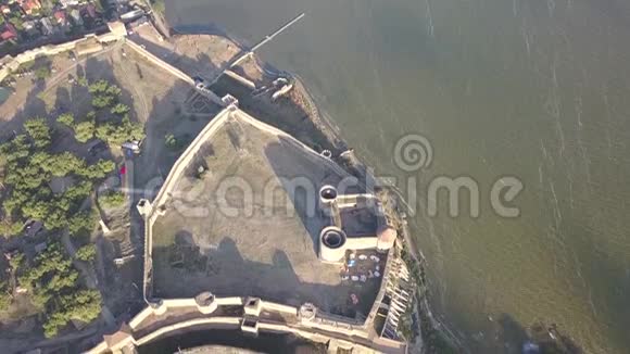 在敖德萨地区德涅斯特河口岸边的阿克曼要塞全景视频的预览图