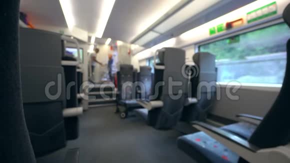 列车车厢内部视频的预览图