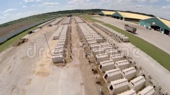 工业农场空中景观视频的预览图