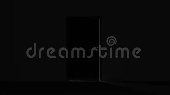 一扇通向明亮光线的黑暗房间的门视频的预览图