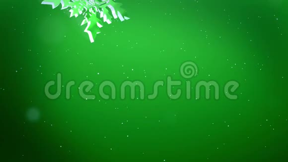 美丽的3d雪花在绿色的背景下在夜晚漂浮在空中用作圣诞新年贺卡或冬季动画视频的预览图