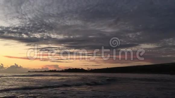 夏威夷考艾岛秋季的怀美亚日落视频的预览图