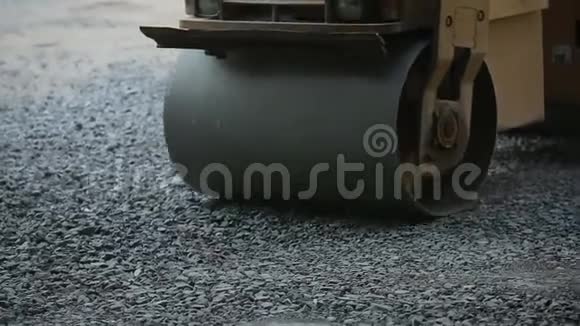 道路压路机在道路建设上视频的预览图