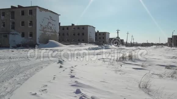 俄罗斯北部Chukotka废弃的城市煤矿视频的预览图