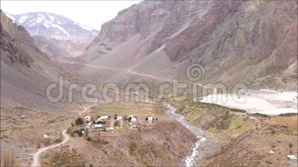 智利的山景和河流视频的预览图