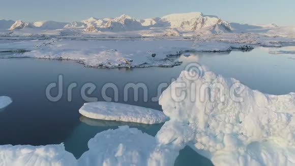 南极极地冰山海岸无人机空中飞行视频的预览图