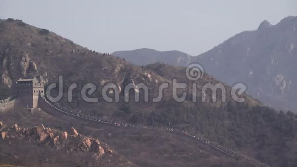中国人民在远处下山的长城视频的预览图