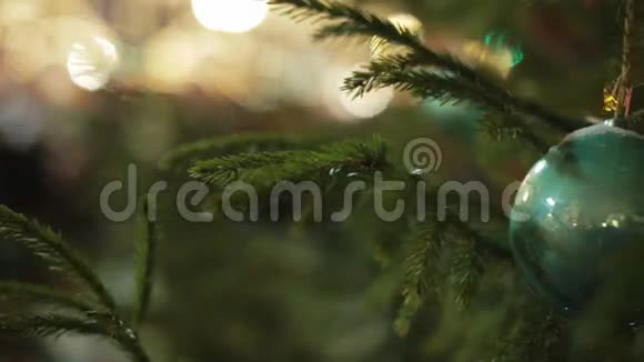 绿色圣诞舞会视频的预览图