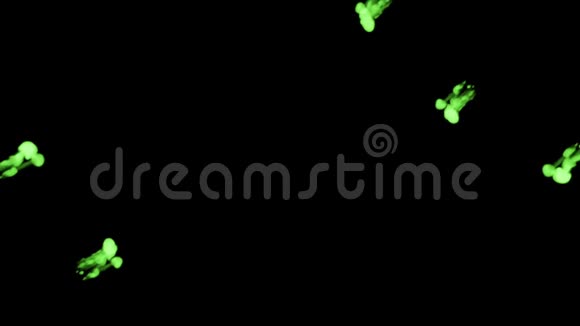 发光的绿色墨水在黑色背景上注入水三维动画与卢马哑光作为阿尔法通道在缓慢运动使用视频的预览图