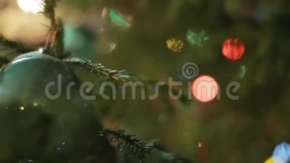 绿色圣诞舞会视频的预览图
