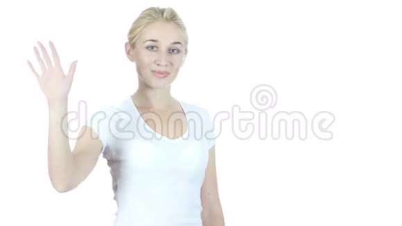 嗨你好女人挥手欢迎白色背景的肖像年轻的视频的预览图