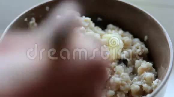 吃燕麦粥视频的预览图