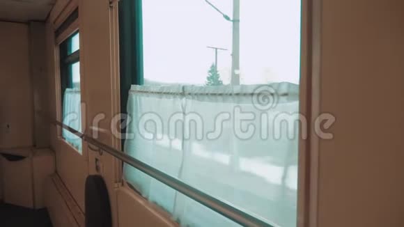 铁路车厢内的内部马车概念火车旅行从美丽的生活方式视频的预览图