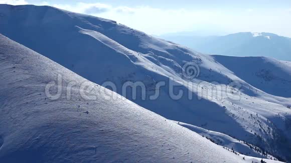 雪山和云视频的预览图