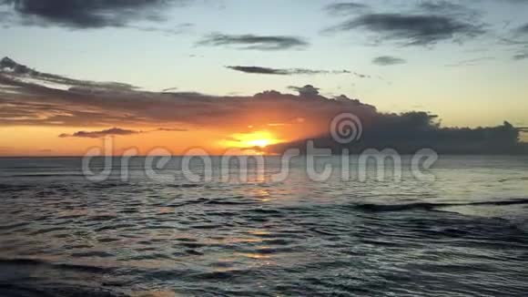 夏威夷考艾岛秋季的怀美亚日落视频的预览图