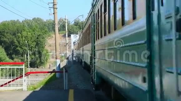 市郊列车视频的预览图