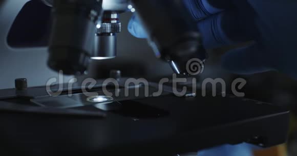 实验室用金属透镜显微镜视频的预览图