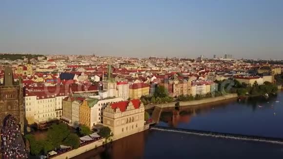 布拉格老城的鸟瞰图视频的预览图