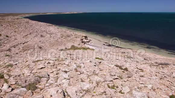 海洋地平线和悬崖景观视频的预览图