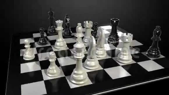 把女王放在棋盘上棋子掉下来视频的预览图