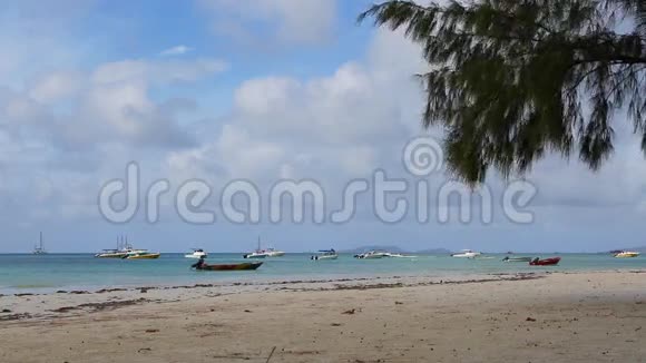 塞舌尔安斯沃伯特热带海滩视频的预览图