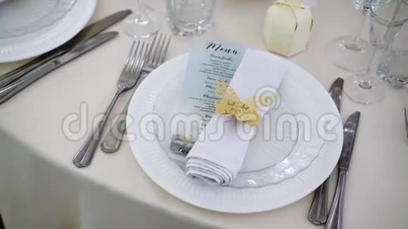 餐桌菜肴装饰视频的预览图