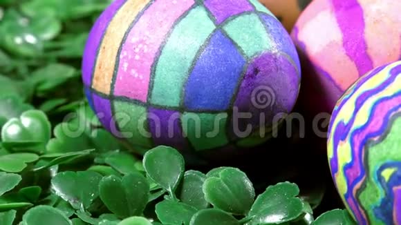 丰富多彩的复活节彩蛋庆祝活动视频的预览图