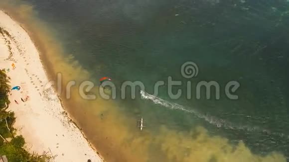 在菲律宾长滩岛和布拉博格长滩岛进行风筝冲浪视频的预览图