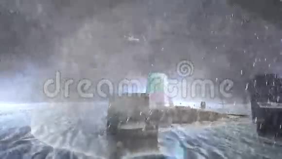 岛屿船只波浪乌云和大雨视频的预览图