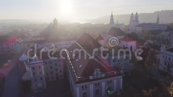 早晨的城市鸟瞰图视频的预览图