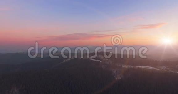 日落时的山景4k30fps视频的预览图