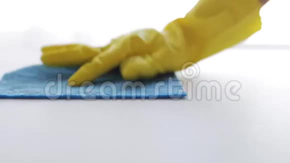 用抹布清洁台手提橡胶手套视频的预览图